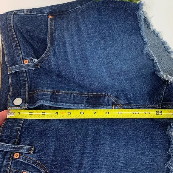 Levi’s 501 Women’s High Rise Button Fly Cutoff Denim Jean Shorts Size 34 - Picture 9 of 11